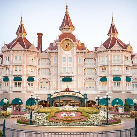 Disneyland Hotel-2